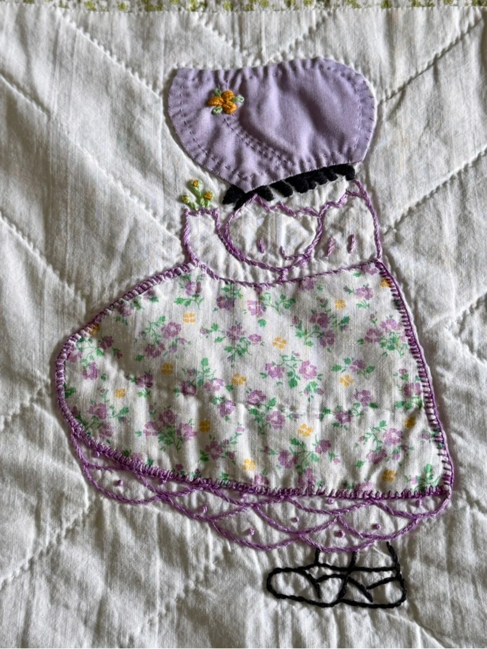 Sun‎ Bonnet Sue Vintage Patchwork & Applique Quilt Hand Made 1939 - 1970 84x74”